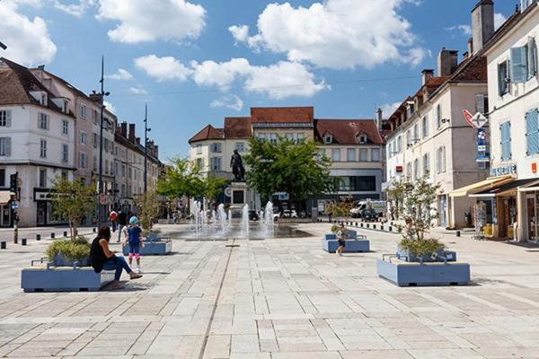 Detente Au Centre-Ville - Lons-Le-Saunier Eksteriør billede